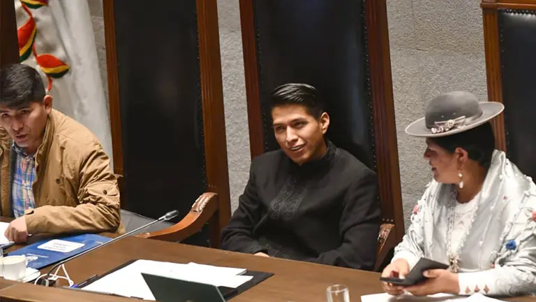 Andr&oacute;nico Rodr&iacute;guez, es ratificado como presidente de la C&aacute;mara de Senadores./ APG