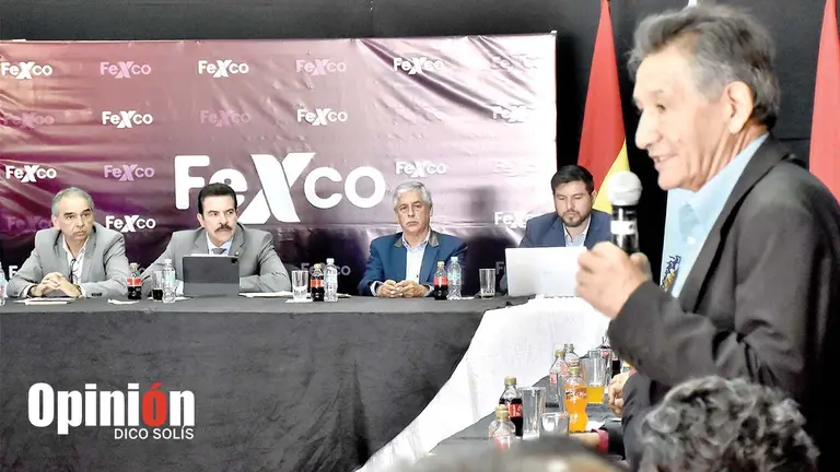 La reuni&oacute;n interinstitucional entre la Alcald&iacute;a, empresarios y otros sectores, este 6 de noviembre./ DICO SOL&Iacute;S