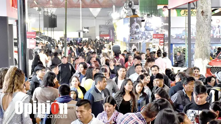 Las visitas en la FEXCO 2024./ DICO SOL&Iacute;S
