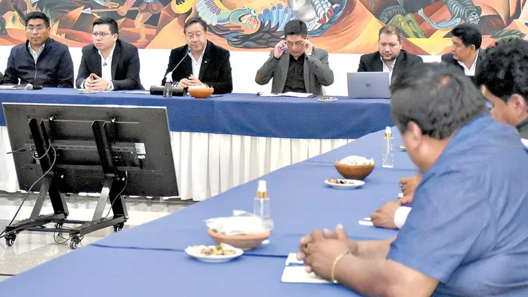 Apertura: El presidente Luis Arce y diferentes sectores participan de la mesa de trabajo multisectorial en Casa Grande del Pueblo./ APG
