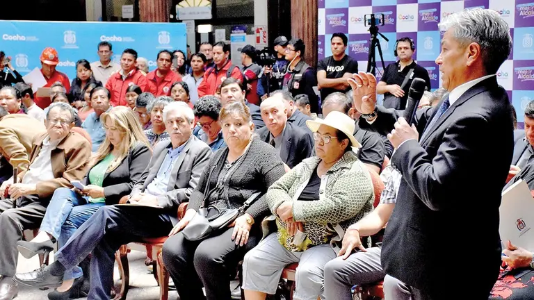 La Primera Reunión del Comité Interinstitucional de la Sala de Reconstrucción Económica del Municipio de Cochabamba, el 7 de noviembre./ NOÉ PORTUGAL