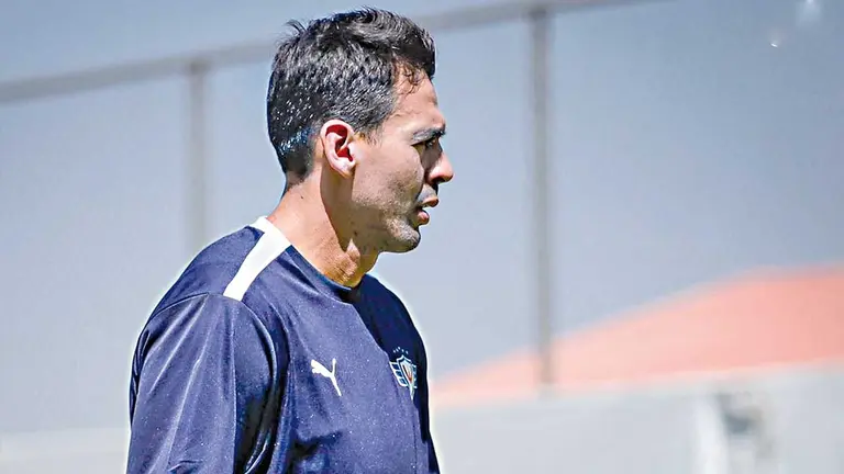El portero Arnaldo Gim&eacute;nez, en lo que fue una pr&aacute;ctica anterior del Imperio Escarlata en el complejo de Alalay./ CLUB DEPORTIVO JORGE WILSTERMANN