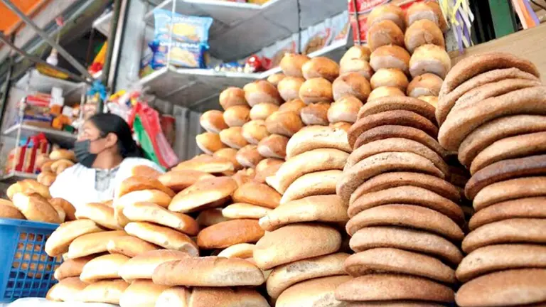 Un punto de venta de pan en un centro de abasto de Cochabamba./ ARCHIVO