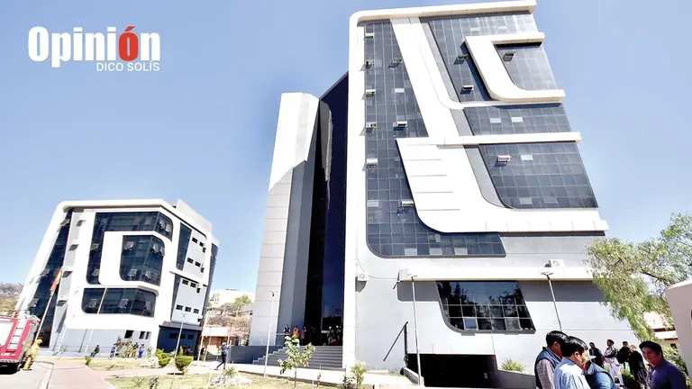 El edificio de la Gobernaci&oacute;n de Cochabamba, en ex Cordeco./ DICO SOL&Iacute;S