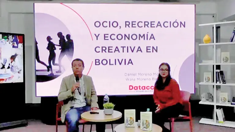 Presentaci&oacute;n del libro &lsquo;Creatividad y Emprendimiento: nuevas econom&iacute;as en Bolivia&rsquo; en ambientes de Unifranz Cochabamba./ RRSS, UNIFRANZ COCHABAMBA