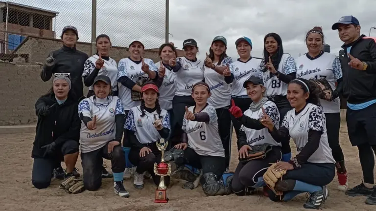 Cochabamba campeona del Nacional de s&oacute;ftbol. ASBC.