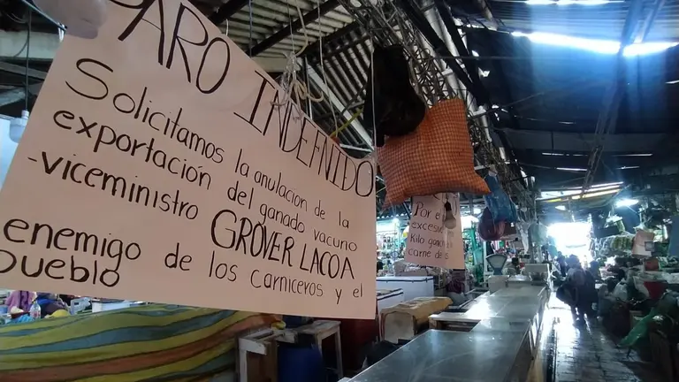 Un punto de venta de carne en Cochabamba acata el paro indefinido convocado por la Confederaci&oacute;n Nacional de Trabajadores Gremiales de Bolivia (Contracabol). DICO SOL&Iacute;S