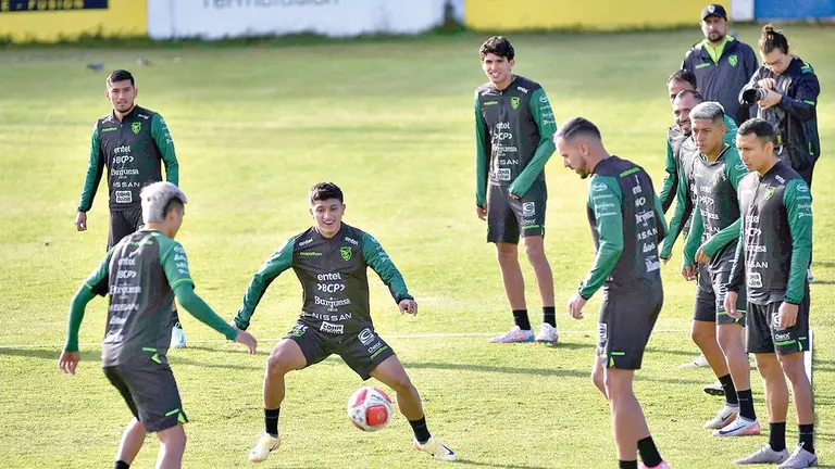La Selecci&oacute;n Nacional realiza una pr&aacute;ctica, de cara a los desaf&iacute;os que tendr&aacute; por delante./ APG