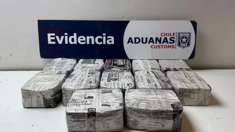 Dinero decomisado en un bus que iba de Cochabamba hacia Calama. SNA.