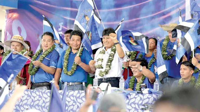 Evo Morales y militantes, durante el X Congreso del MAS realizado en Lauca Ñ./ APG