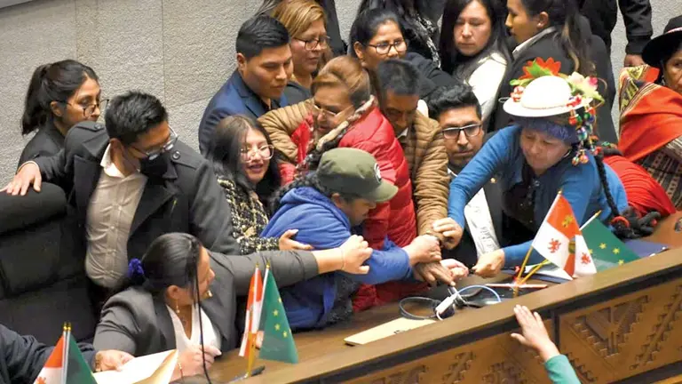 Bochornosa sesión en la Cámara de Diputados./ APG