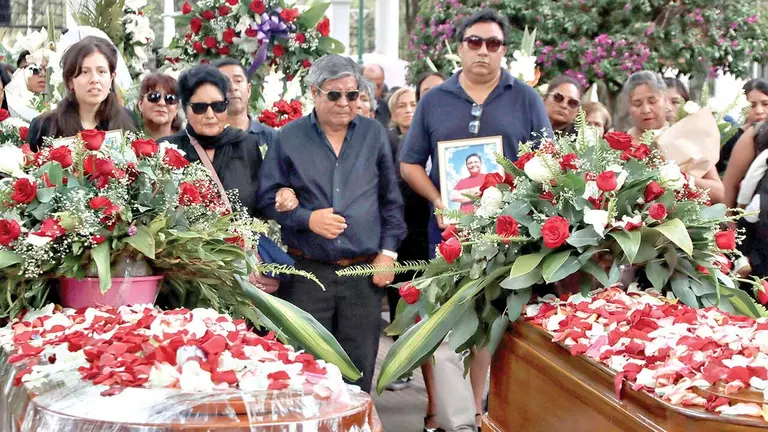 El 21 de noviembre, los hermanos Thadhashy y Auristela Liza Loro&ntilde;a M. fueron despedidos en el Cementerio General de Cochabamba./ APG