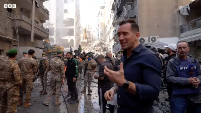 Un reportero de la BBC muestra los devastadores efectos del ataque en Beirut. CAPTURA DE VIDEO
