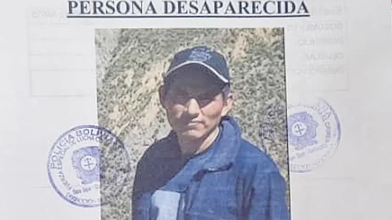 Afiche que reporta la desaparici&oacute;n de Juan Carlos./ CORTES&Iacute;A