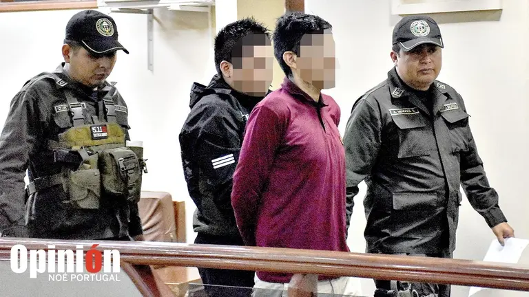 Franz Ch. y Michael S., dos de los cinco acusados por la desaparici&oacute;n de Wilmer Alvin ingresan a la sala del Tribunal de Justicia de Cochabamba./ NO&Eacute; PORTUGAL