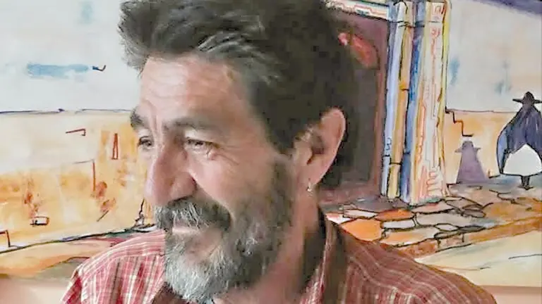 El artista Ivo R&iacute;os junto a una de sus obras./ RRSS, GALER&Iacute;A DE ARTE BOLIVIANO