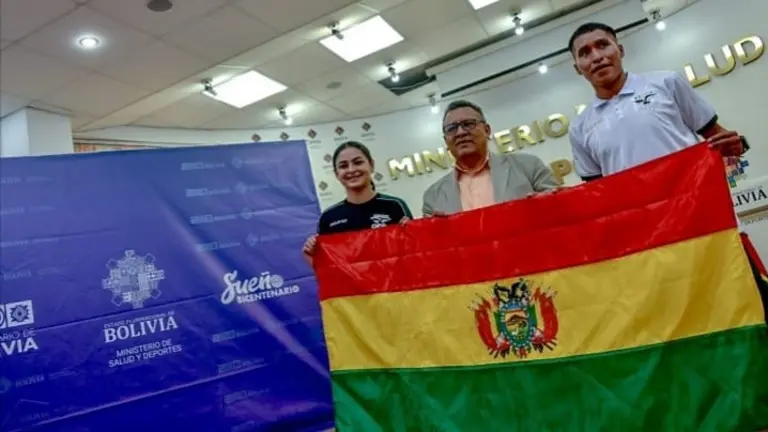 Sol Sandoval y David Ninavia, abanderados de Bolivia para los Juegos Bolivarianos. MINISTERIO DE SALUD Y DEPORTES.