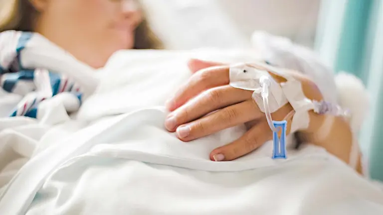 Imagen referencial de una mujer hospitalizada./ PEXELS