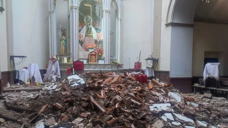 Se derrumba el techo de la iglesia San Isidro. RRSS.