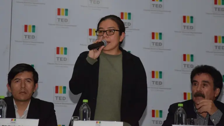 La presidenta del TED de Cochabamba, Ruth Pontejo, en conferencia de prensa./ FUENTE DIRECTA