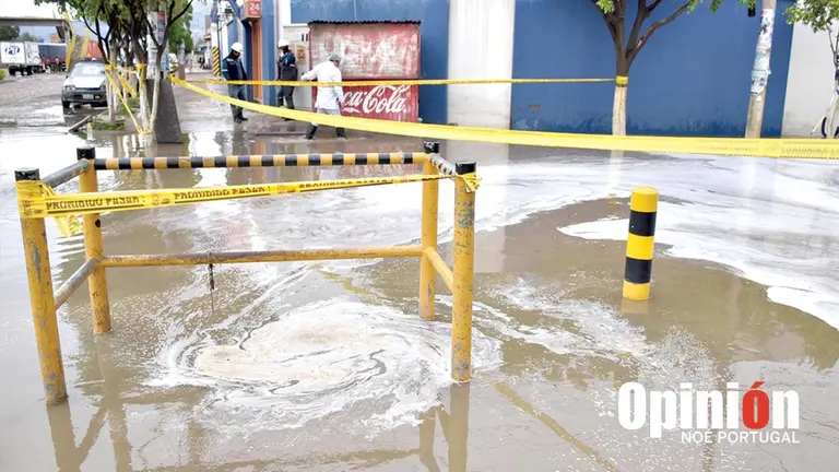 Inundaciones a la altura del kil&oacute;metro 10 de la avenida Blanco Galindo./ NO&Eacute; PORTUGAL