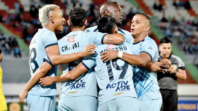 Festejo de los jugadores de Aurora. / APG