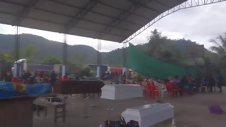 Captura de imagen del velorio de las v&iacute;ctimas. RKC