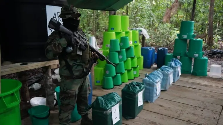 Intervienen un laboratorio de coca&iacute;na, llevan 88 este a&ntilde;o. MINISTERIO DE GOBIERNO.