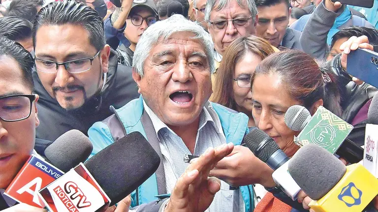 El alcalde de La Paz, Iván Arias, luego de su declaración informativa. / APG