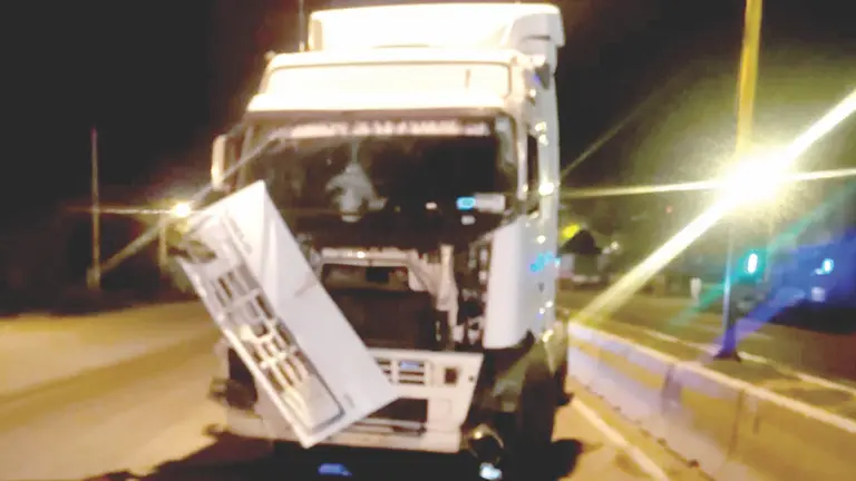 El vehículo que conducía la víctima. / CORTESÍA