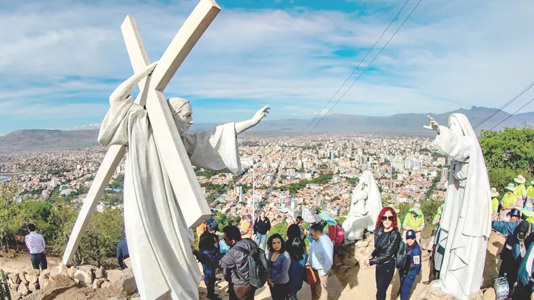 Realizan la entrega de cuatro estaciones del Vía Crucis. / GAMC