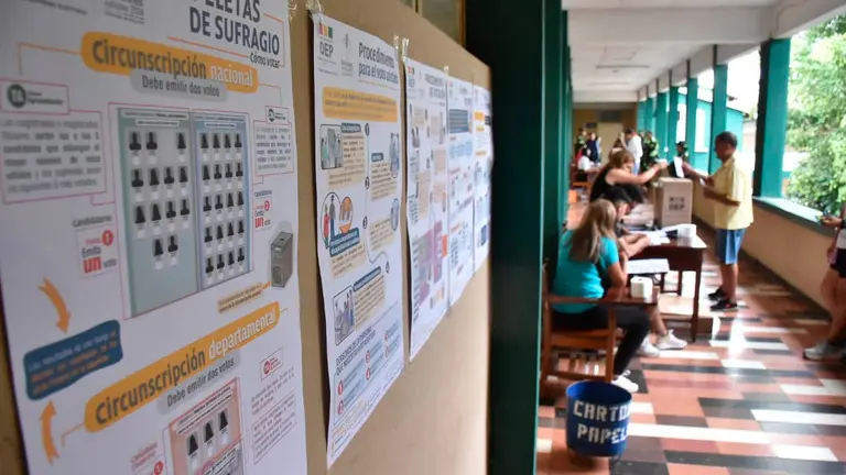 Una imagen en un recinto electoral. Dico Sol&iacute;s