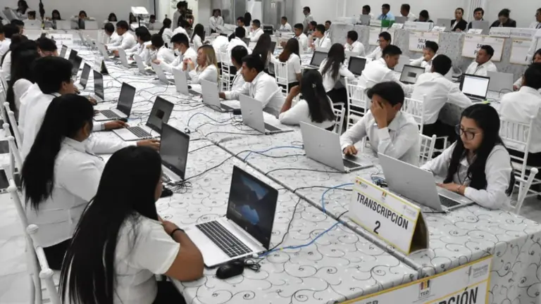 C&oacute;mputo de votos en el TED de Cochabamba. DICO SOL&Iacute;S