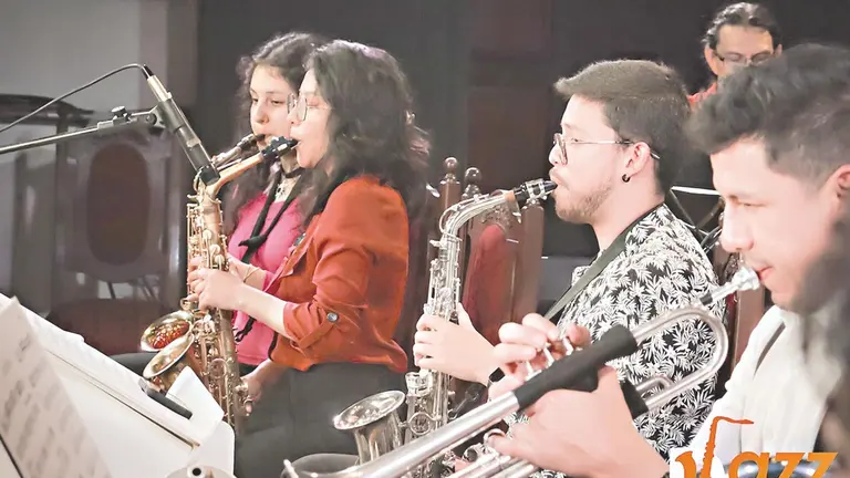 M&uacute;sicos de D Jazz Big Band durante una presentaci&oacute;n. / RRSS, D JAZZ BIG BAND