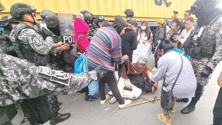 Imagen de la intervenci&oacute;n policial en La Paz. / ERBOL