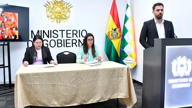 Autoridades, en conferencia de prensa. TOMADA DE ABI