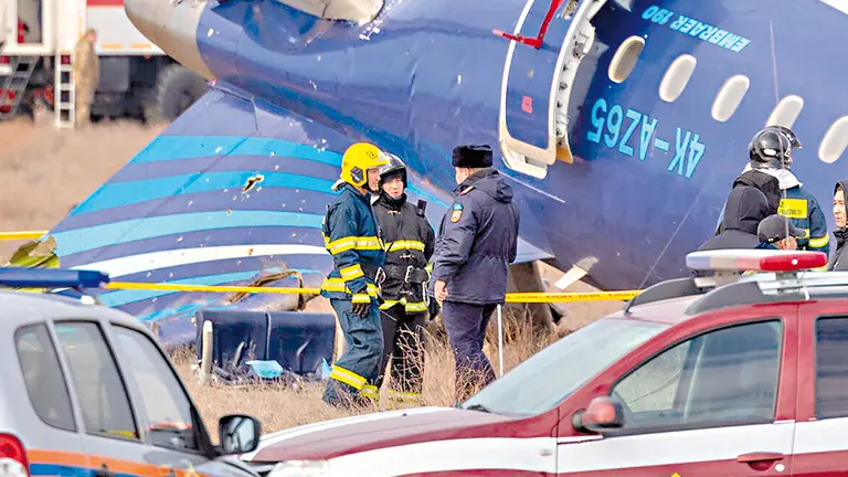 Avi&oacute;n que cay&oacute; en Kazajist&aacute;n dej&oacute; a 38 v&iacute;ctimas 
mortales./ FRANCE 24