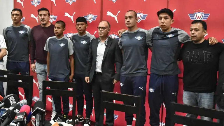 Jugadores juveniles firman contratos profesionales con Wilstermann. DICO SOL&Iacute;S.