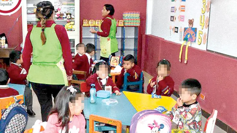 Ni&ntilde;os en un colegio particular en la ciudad de Cochabamba./ ARCHIVO