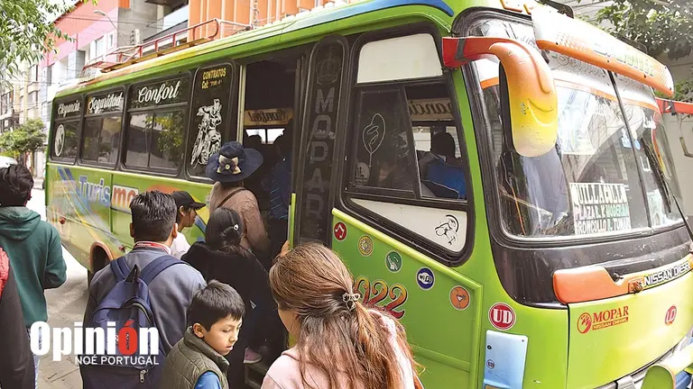 Usuarios toman l&iacute;neas que conducen desde la ciudad hasta el Valle Bajo./ NO&Eacute; PORTUGAL