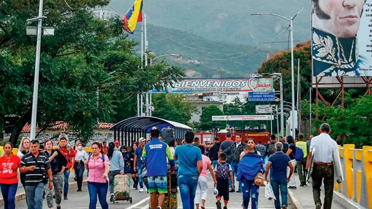 El gobernador del estado del T&aacute;chira, Freddy Bernal, afirm&oacute; que la medida responde a una &ldquo;instrucci&oacute;n&rdquo; del presidente Nicol&aacute;s Maduro. Foto: Semana