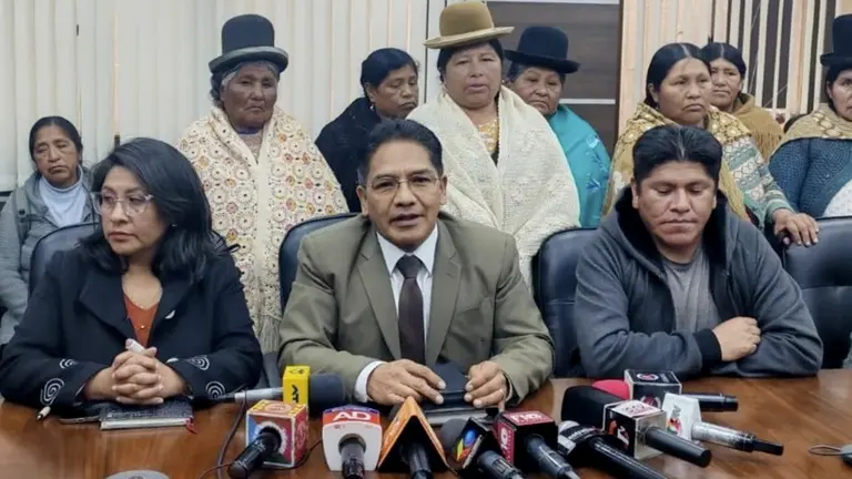 Silva acuerda con gremialistas que les excluir&aacute; del decomiso en el plan de control de precios./ URGENTE.BO