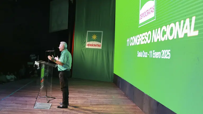 Dem&oacute;cratas aprueba alianza para un bloque de unidad y Costas no ser&aacute; candidato