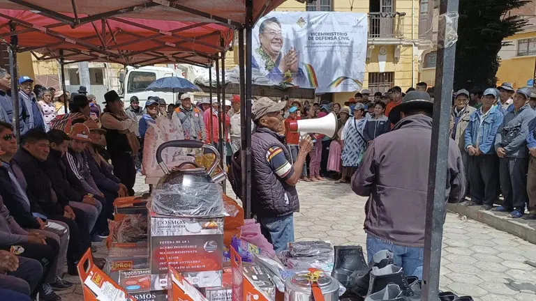 Arce moviliza militares y env&iacute;a ayuda humanitaria a 500 familias en Quime
