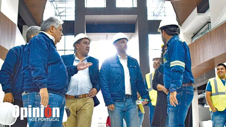 La inspecci&oacute;n a la construcci&oacute;n del nuevo edificio municipal, este 15 de enero./ NO&Eacute; PORTUGAL