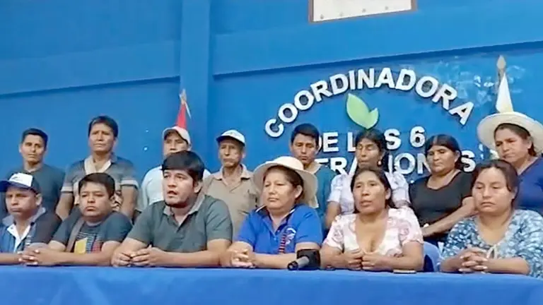 Dirigentes de las Seis Federaciones del Trópico de Cochabamba en conferencia de prensa./ ERBOL