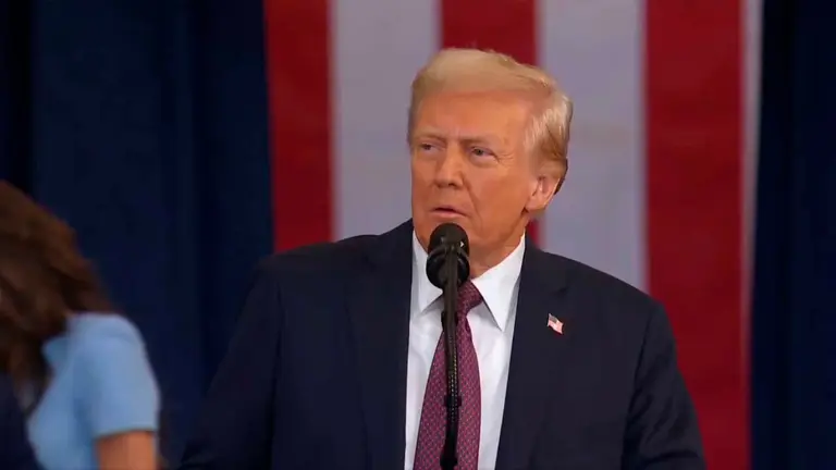 El presidente de Estados Unidos Donal Trump al momento de su posesi&oacute;n. Captura X