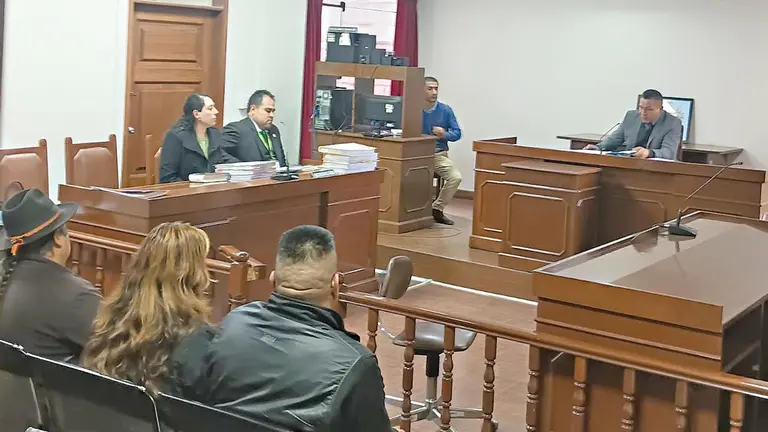 Suspenden juicio contra jesuitas./ MARIELA COSS&Iacute;O