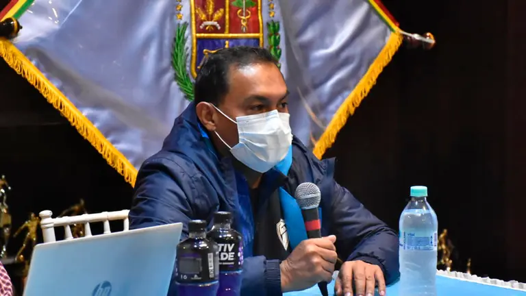 El presidente de Aurora, Jaime Cornejo, en conferencia de prensa. DICO SOL&Iacute;S