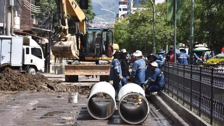 El inicio de obras del nuevo colector en la avenida Ayacucho y Esteban Arce, este 26 de enero. DICO SOL&Iacute;S
